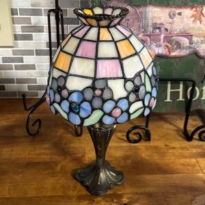Tiffany Style  small Stained Glass Lamp 
  (Does not plug in )